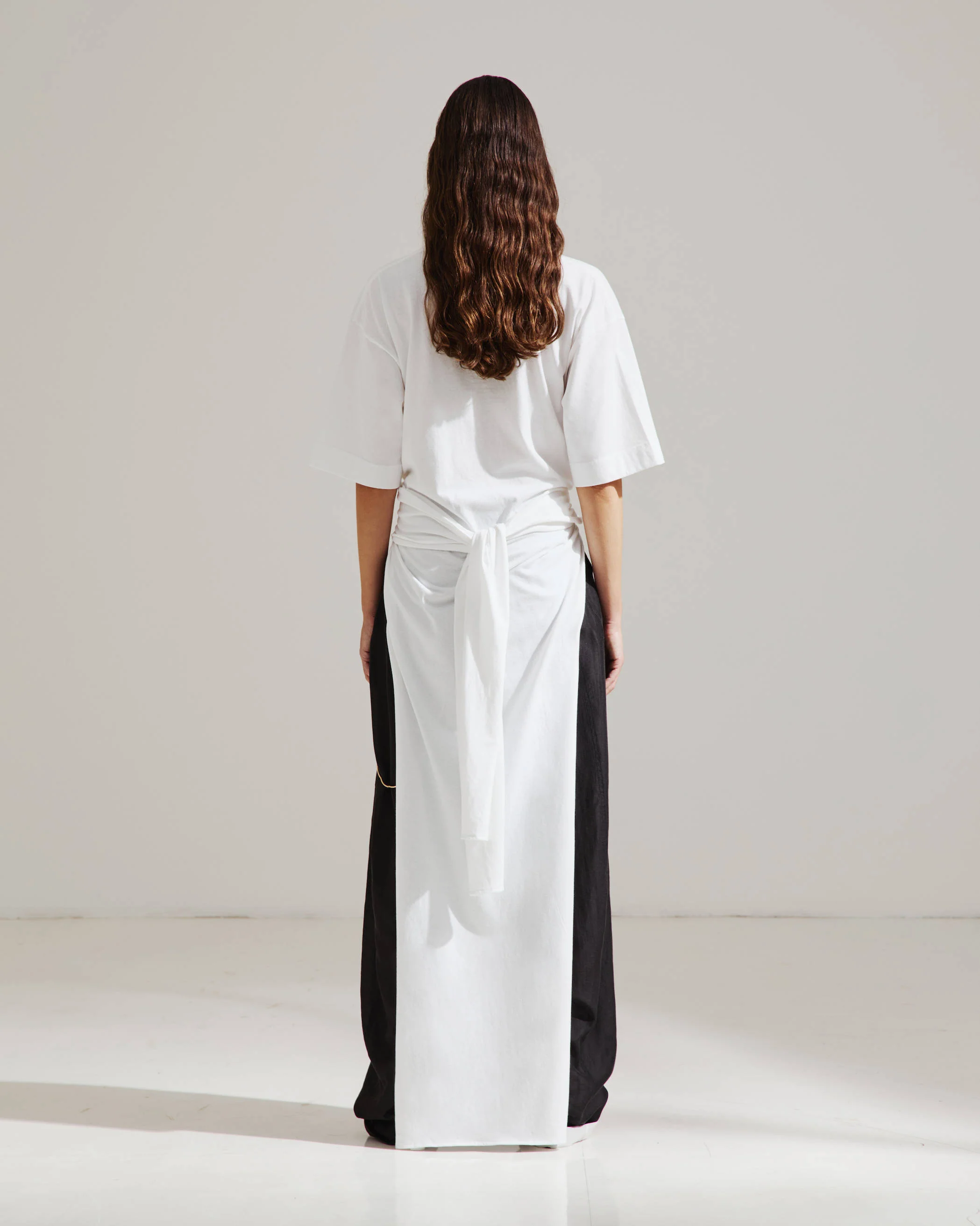 GIA - OVERSIZED LONG TEE WITH SPLITS - Image 3