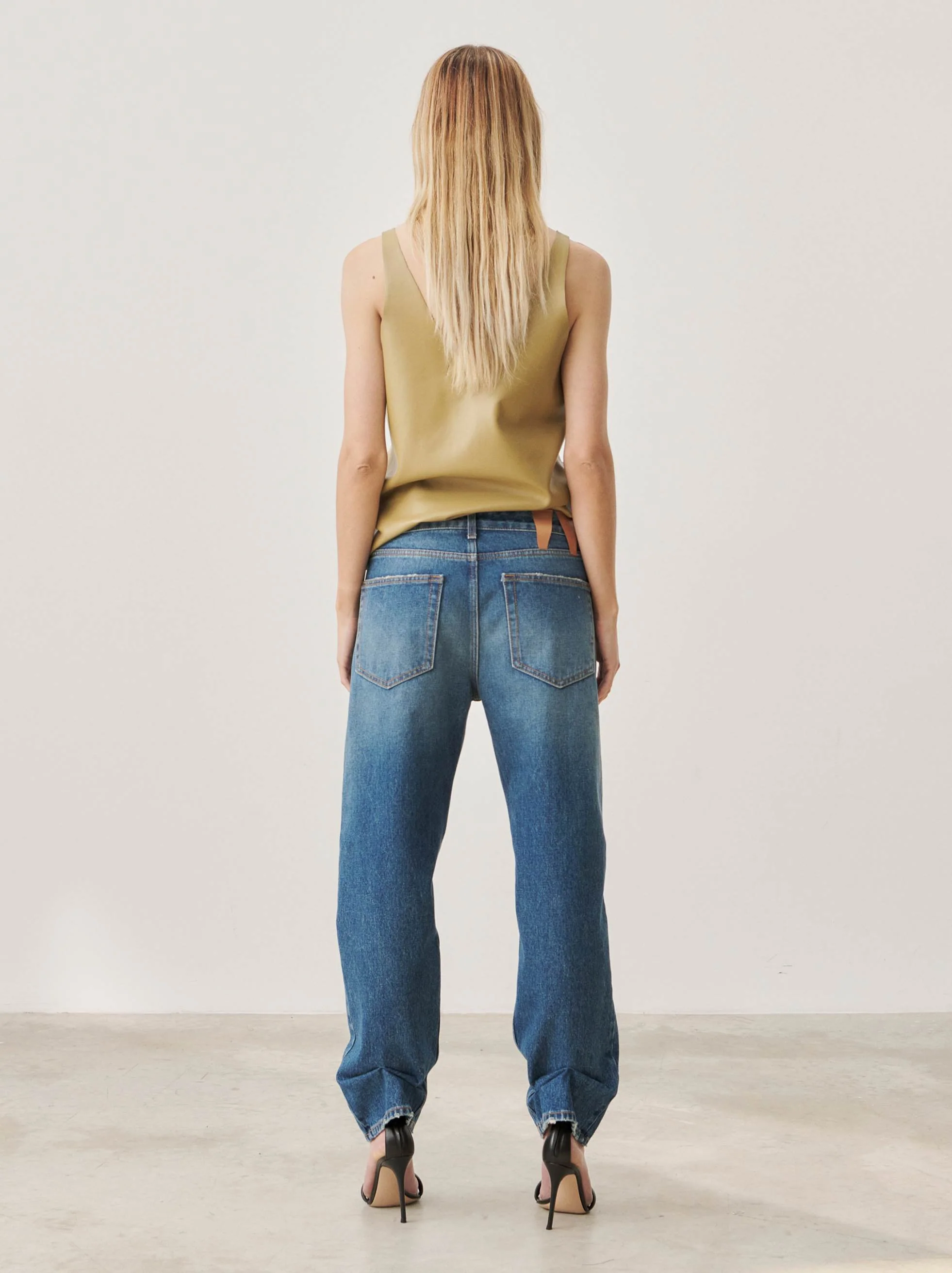 LIZ - GATHERED BOYFRIEND DENIM - Image 3